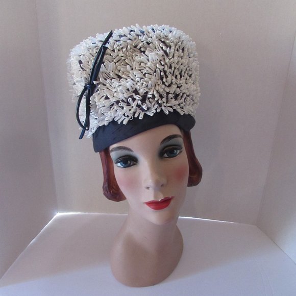 SALE Vintage 1960 Era Bubble Hat White Loops Navy Band Cain Sloan Co - Picture 1 of 10